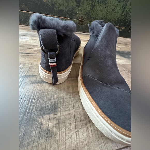 Tom’s NWOB Paxton Slip On Faux Fur Zippered Back size 7 Charcoal Gray Suede - Picture 11 of 12